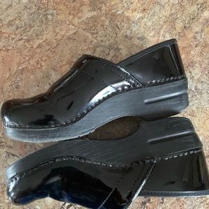 Dansko clogs size 8.5-9 (39) very nice barely worn